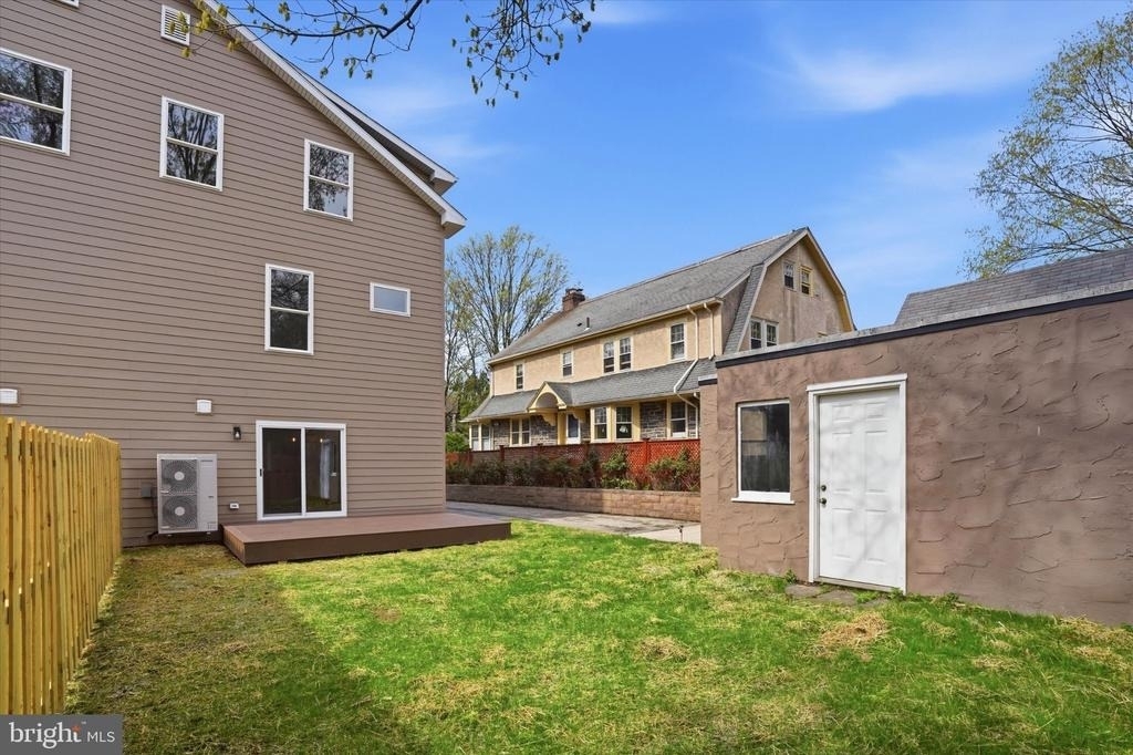 425 Grove Place - Photo 3