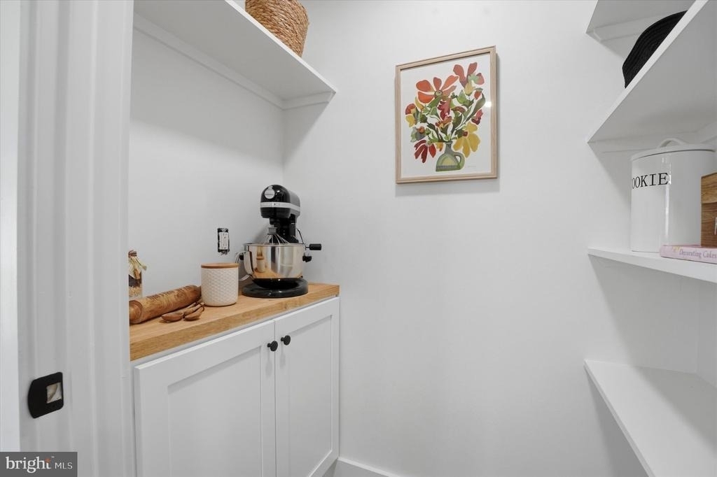 425 Grove Place - Photo 13