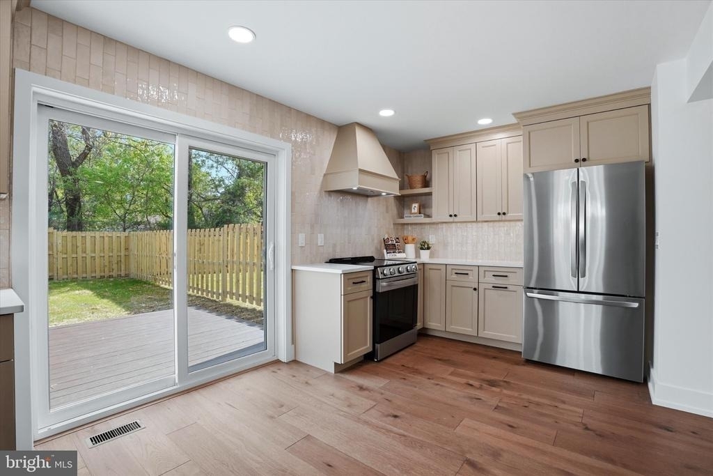 425 Grove Place - Photo 11