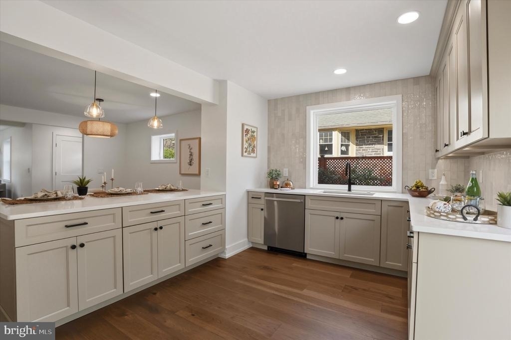 425 Grove Place - Photo 10