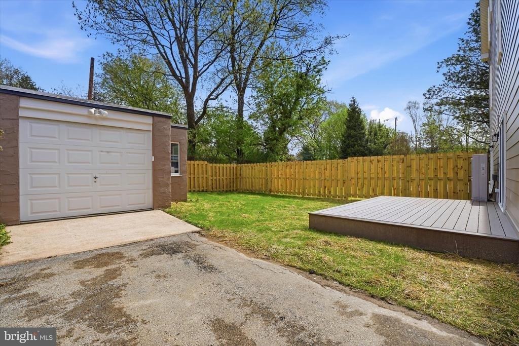 425 Grove Place - Photo 4