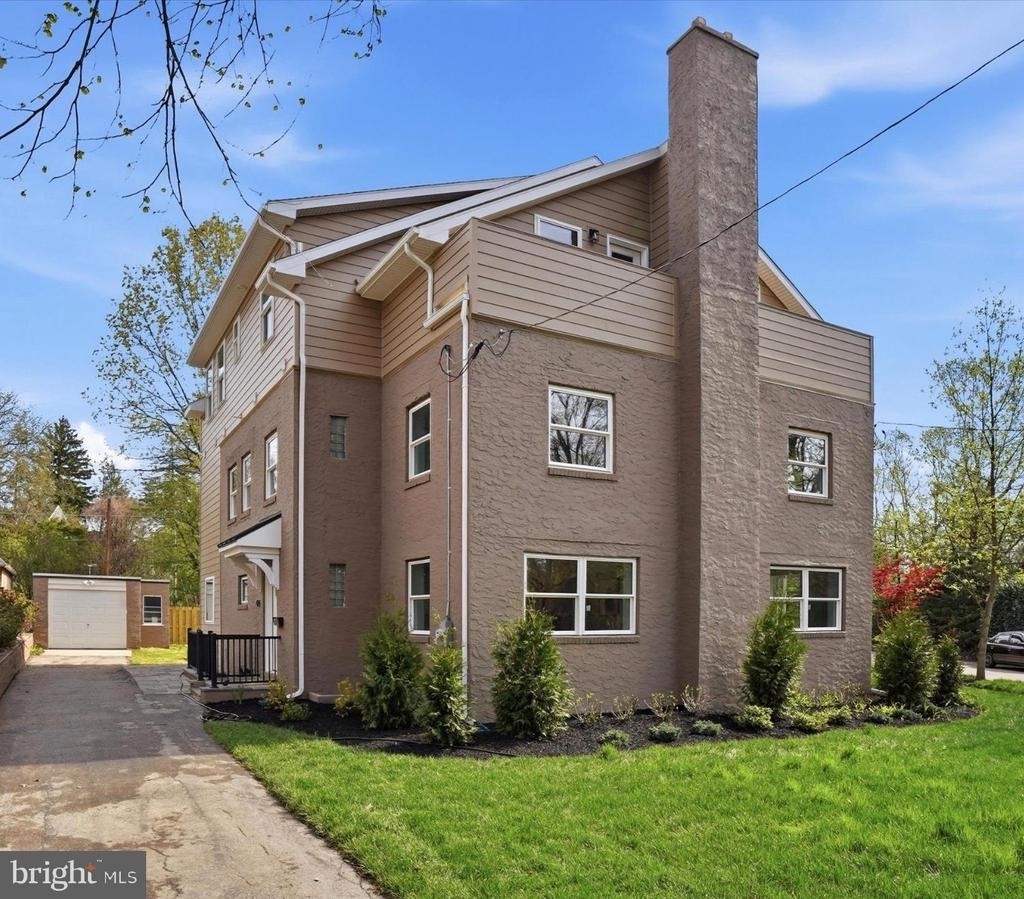 425 Grove Place - Photo 0
