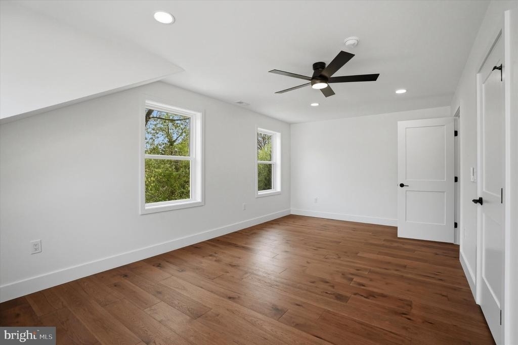 425 Grove Place - Photo 27