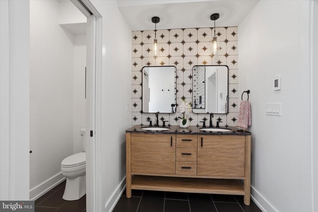 425 Grove Place - Photo 18