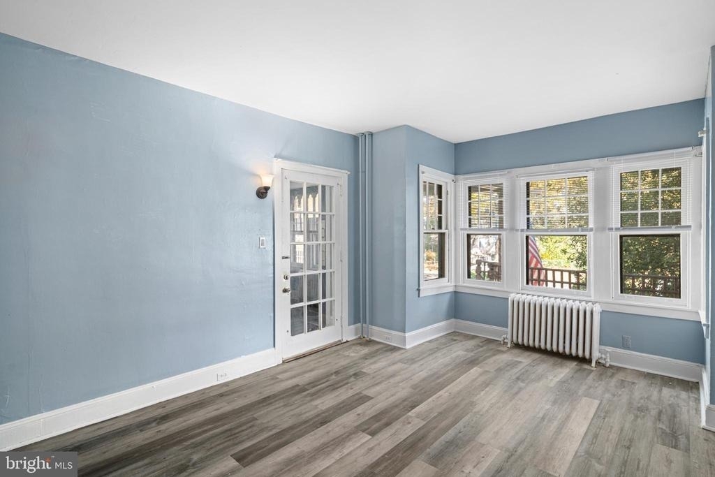 216 Penn Boulevard - Photo 2