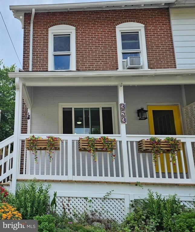 353 Jefferson Avenue - Photo 0