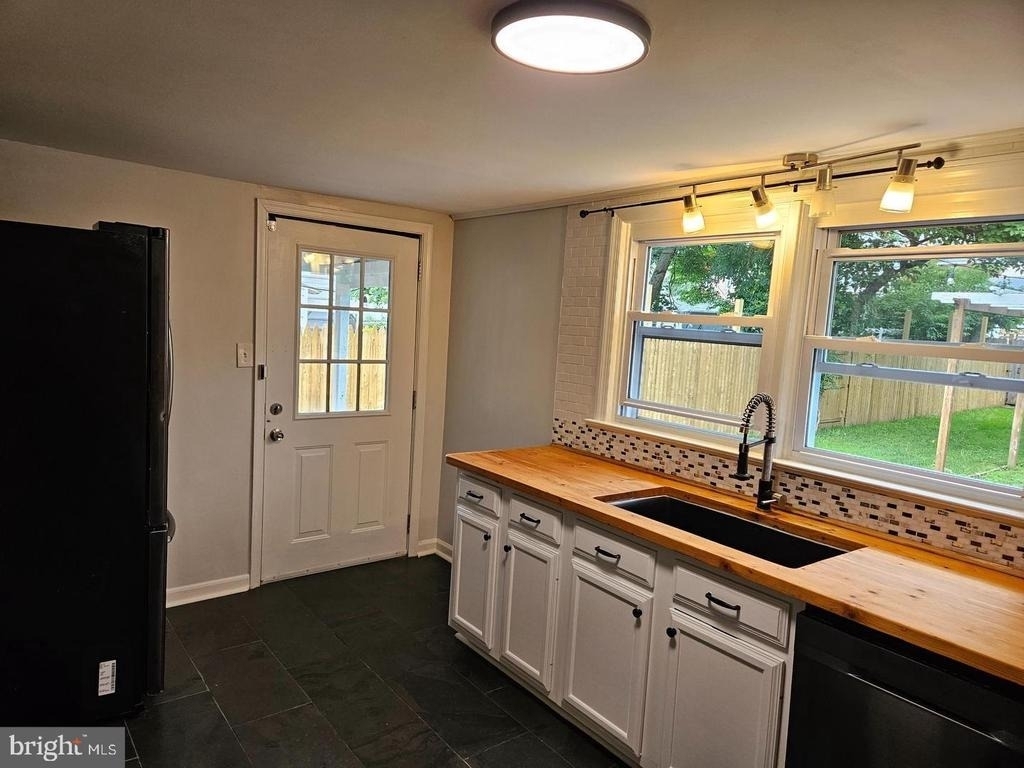 353 Jefferson Avenue - Photo 8