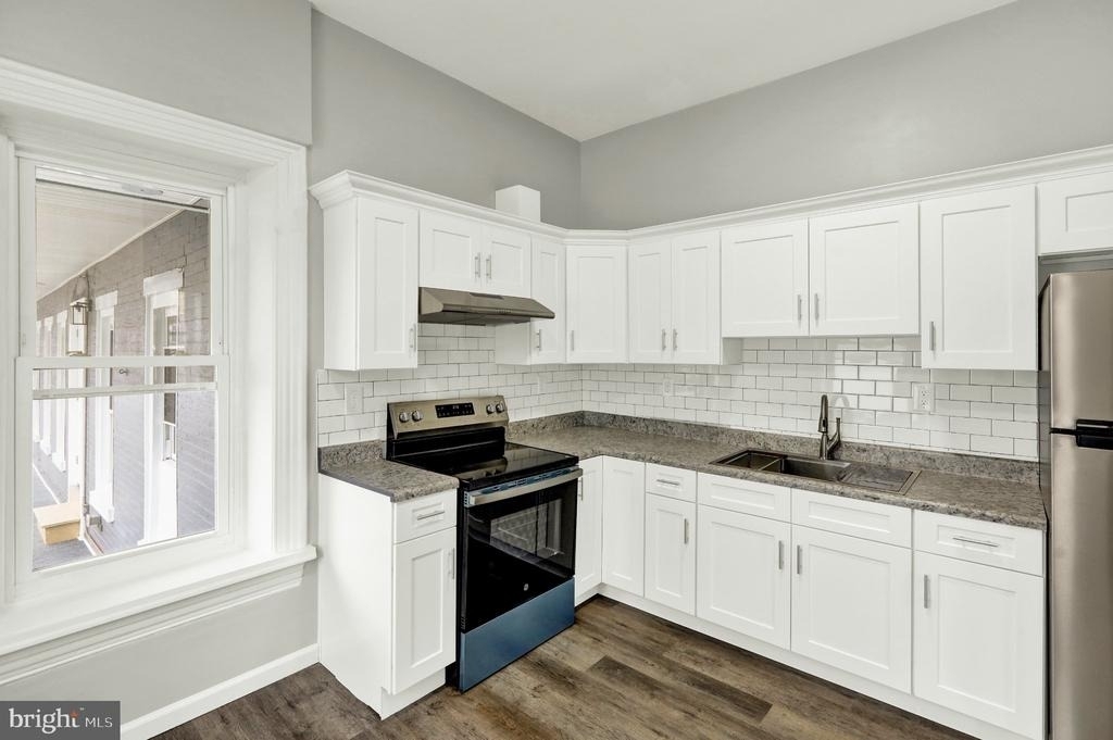 1156 Franklin Street - Photo 0