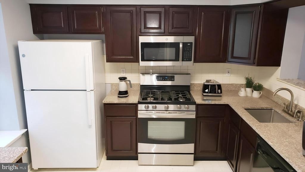 6 Halstead Place - Photo 1