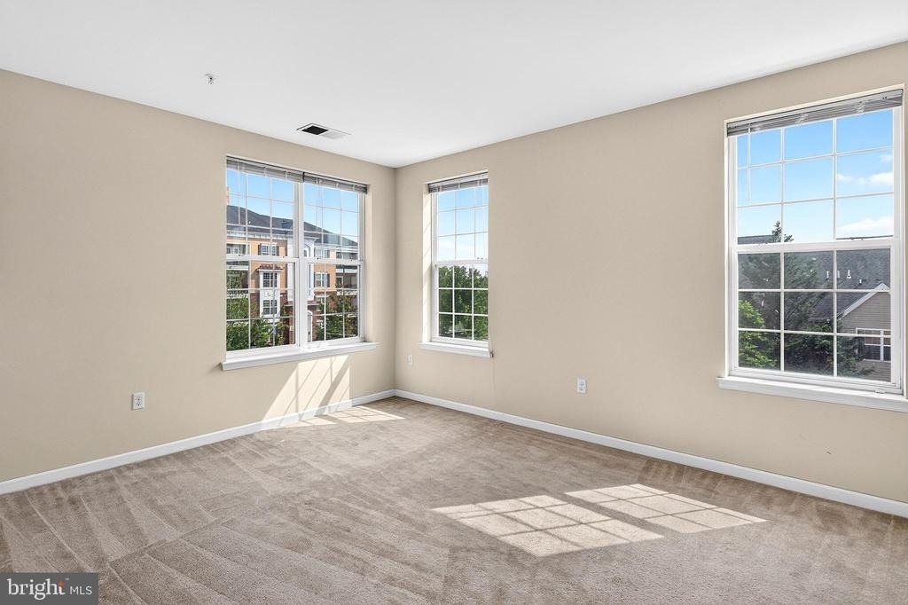 1137 Halifax Place - Photo 10
