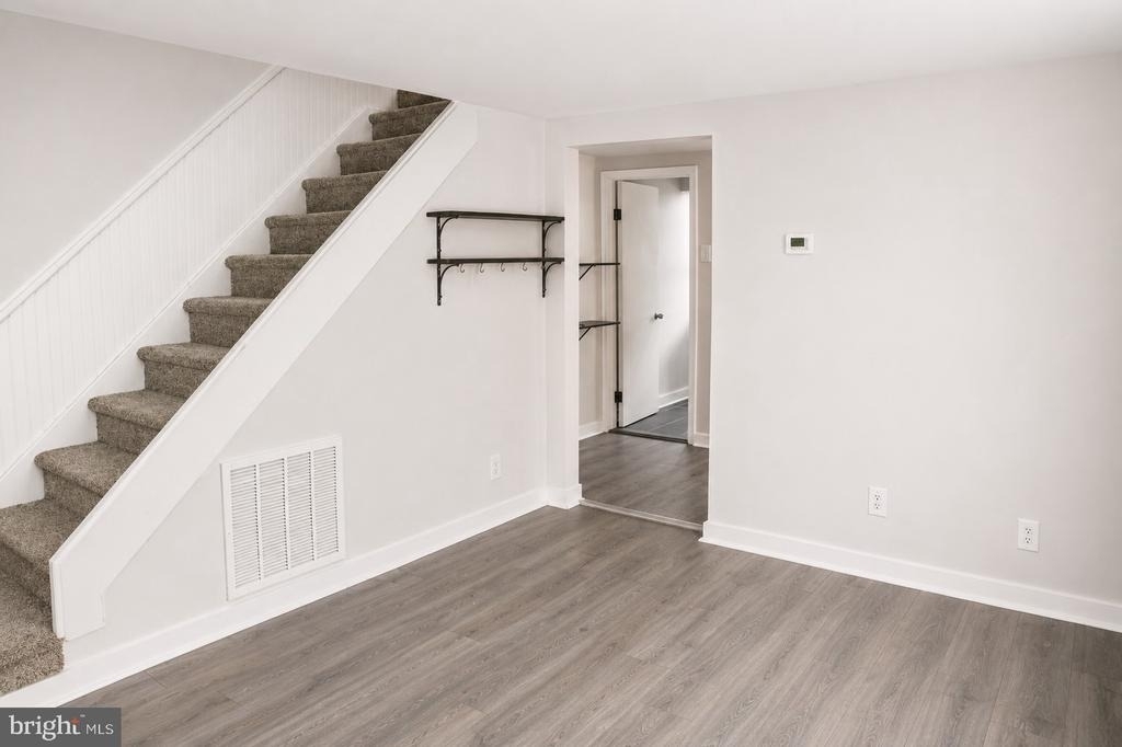 28 Mount Holly Avenue - Photo 5