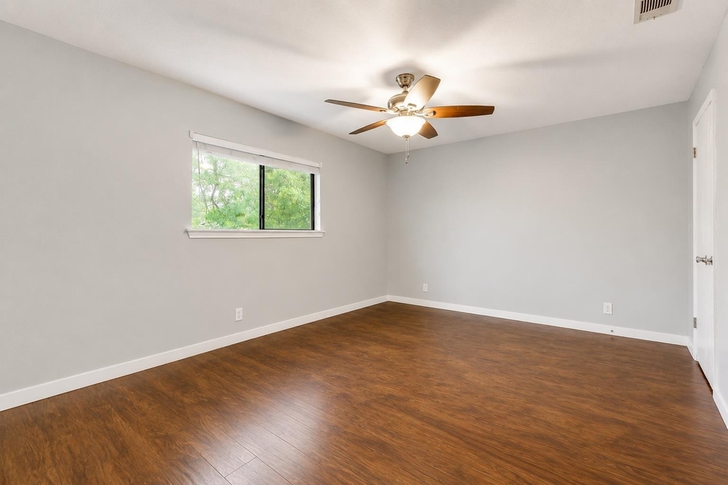 305 Starbright Dr - Photo 16