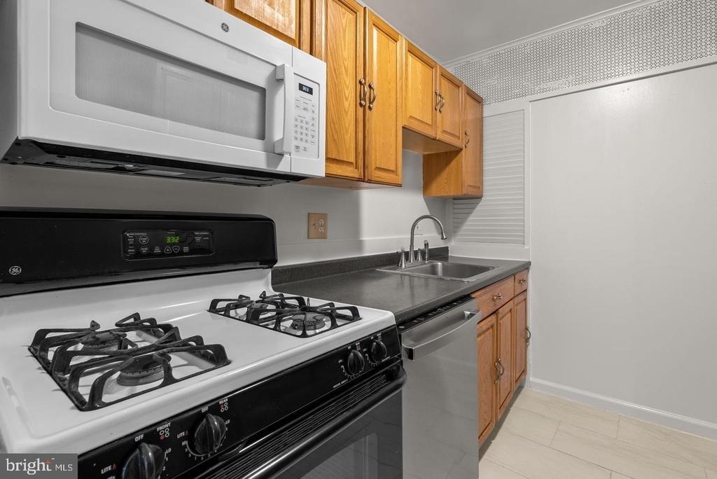 11238 Cherry Hill Road - Photo 10