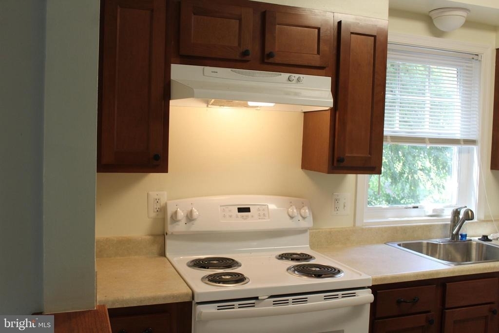 5409 75th Avenue - Photo 4