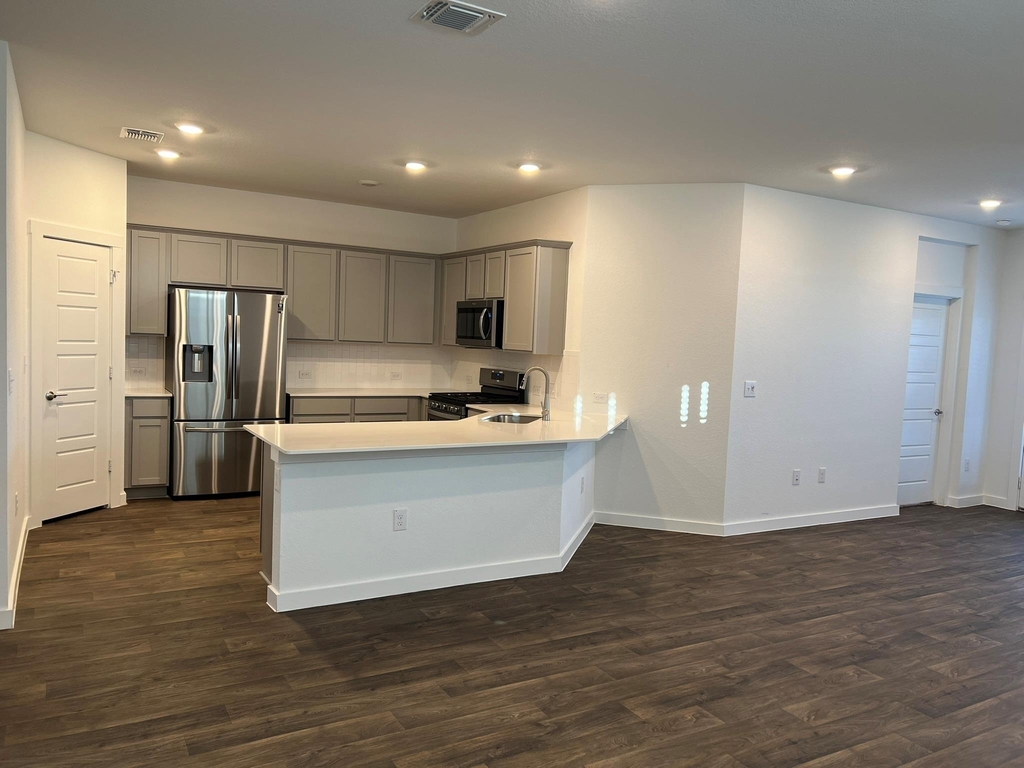 14213 Cantarra Dr - Photo 8