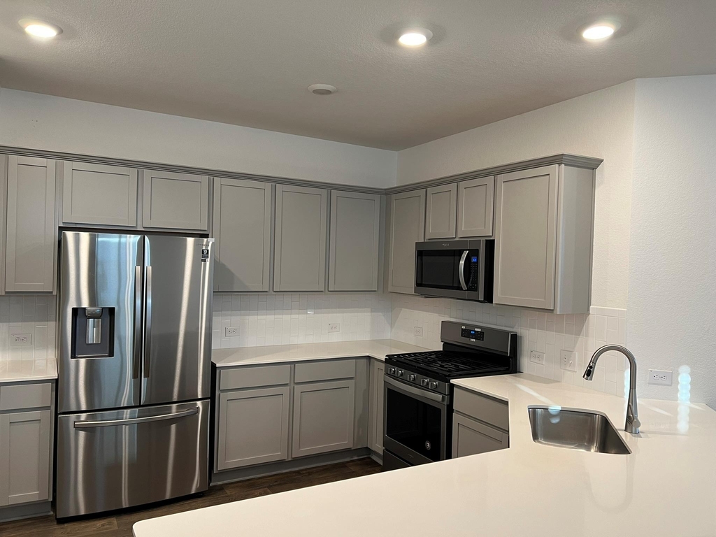 14213 Cantarra Dr - Photo 7