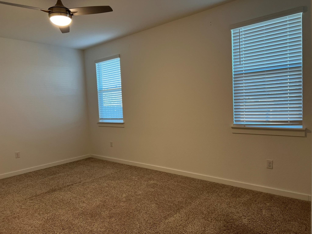14213 Cantarra Dr - Photo 10