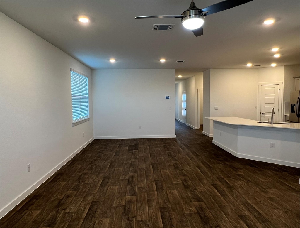 14213 Cantarra Dr - Photo 4