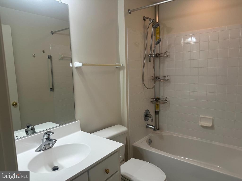 7505 Redland Park Place - Photo 12