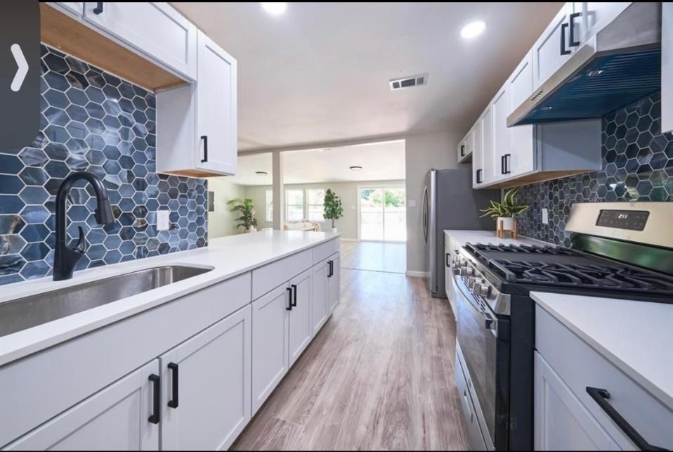 2207 Galway St - Photo 1