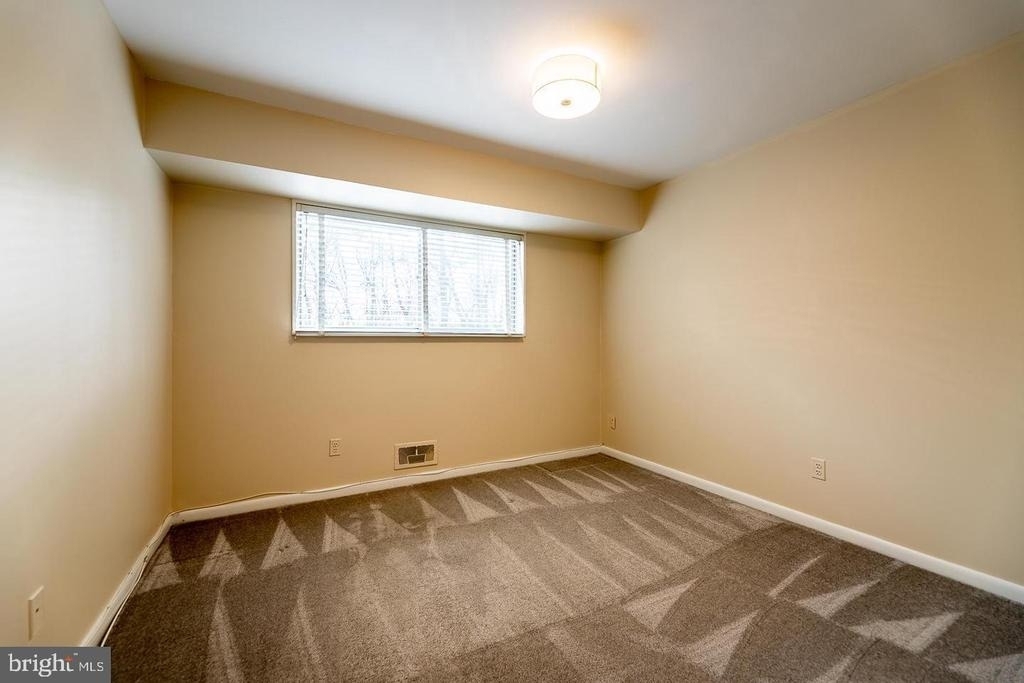 10648 Montrose Avenue - Photo 8