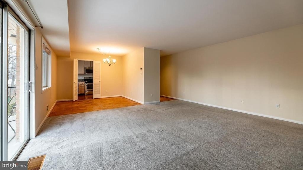 10648 Montrose Avenue - Photo 4