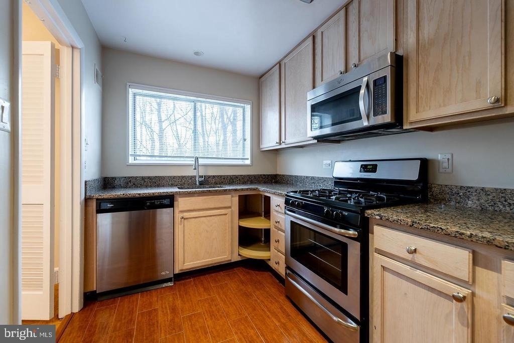 10648 Montrose Avenue - Photo 2