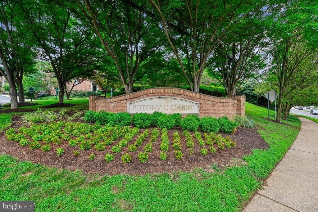 7919 Foxcrest Court - Photo 36