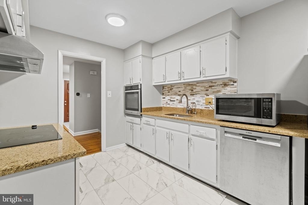 1110 Chiswell Lane - Photo 2