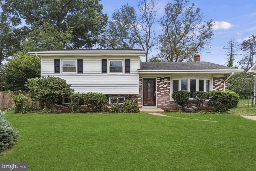 1110 Chiswell Lane - Photo 0