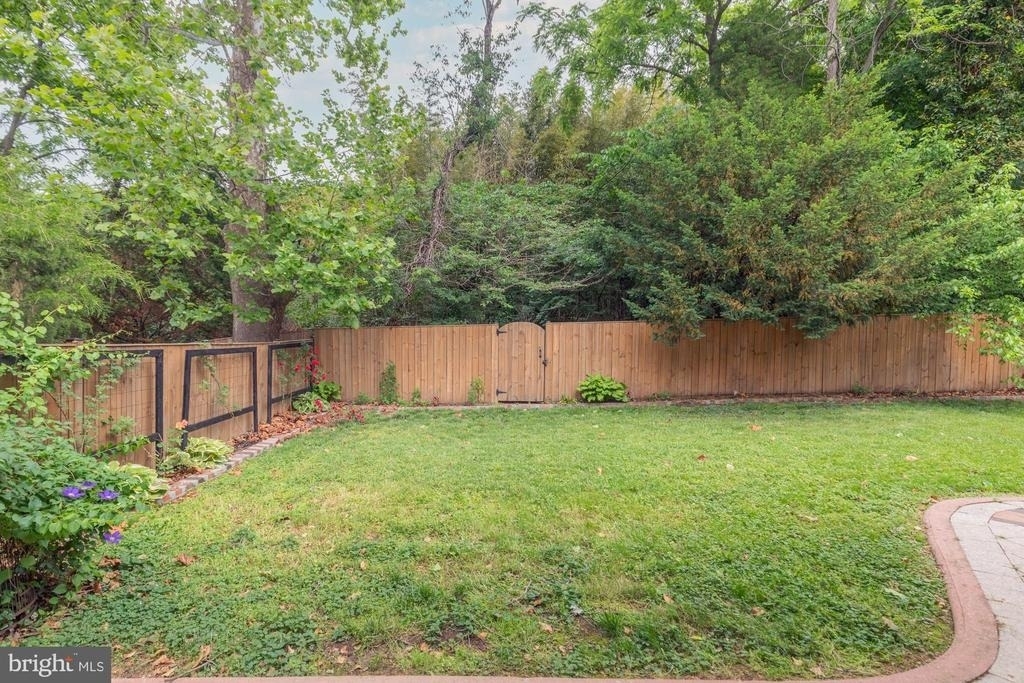 9715 Singleton Drive - Photo 38