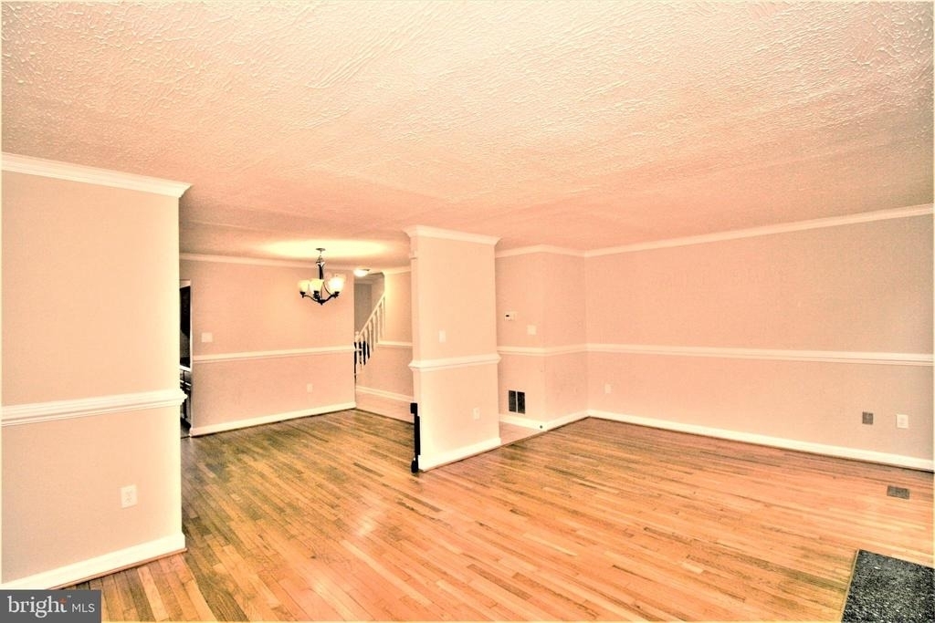 118 Middle Point Court - Photo 1