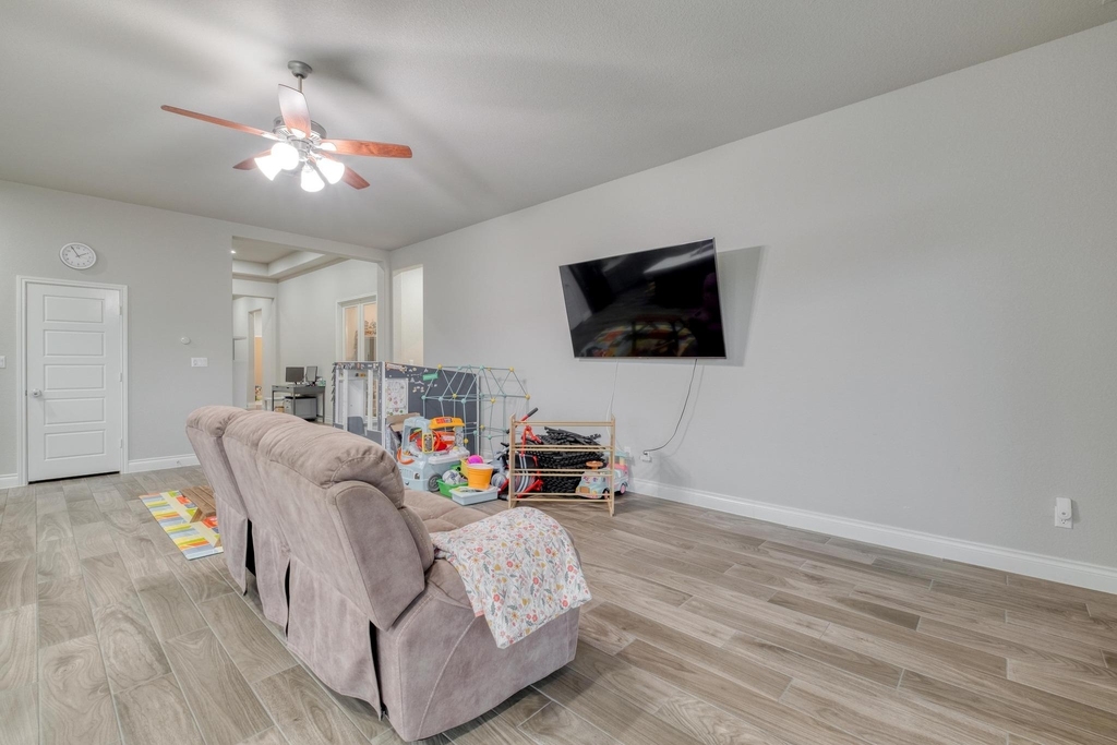 2424 Orchard Way - Photo 2