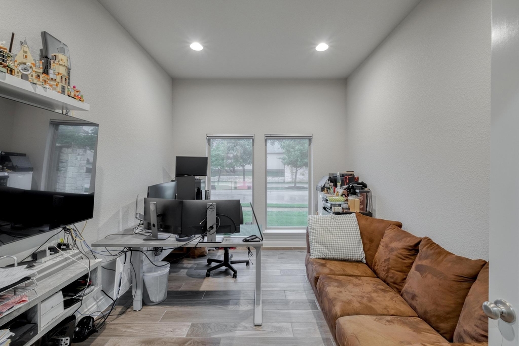 2424 Orchard Way - Photo 10