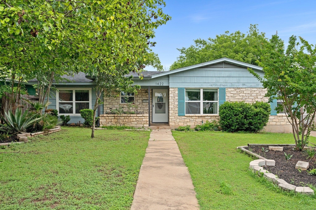 1422 Yorkshire Dr - Photo 1
