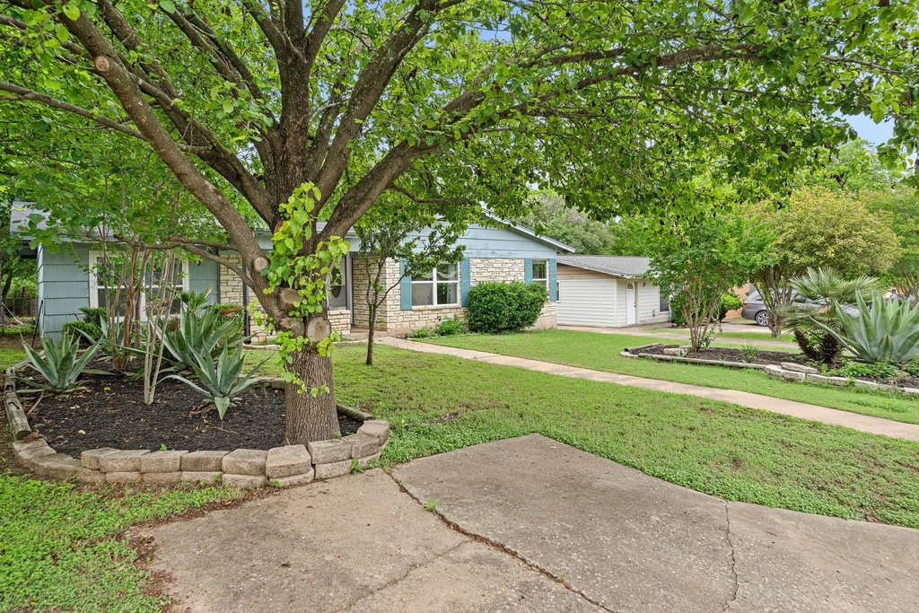1422 Yorkshire Dr - Photo 2