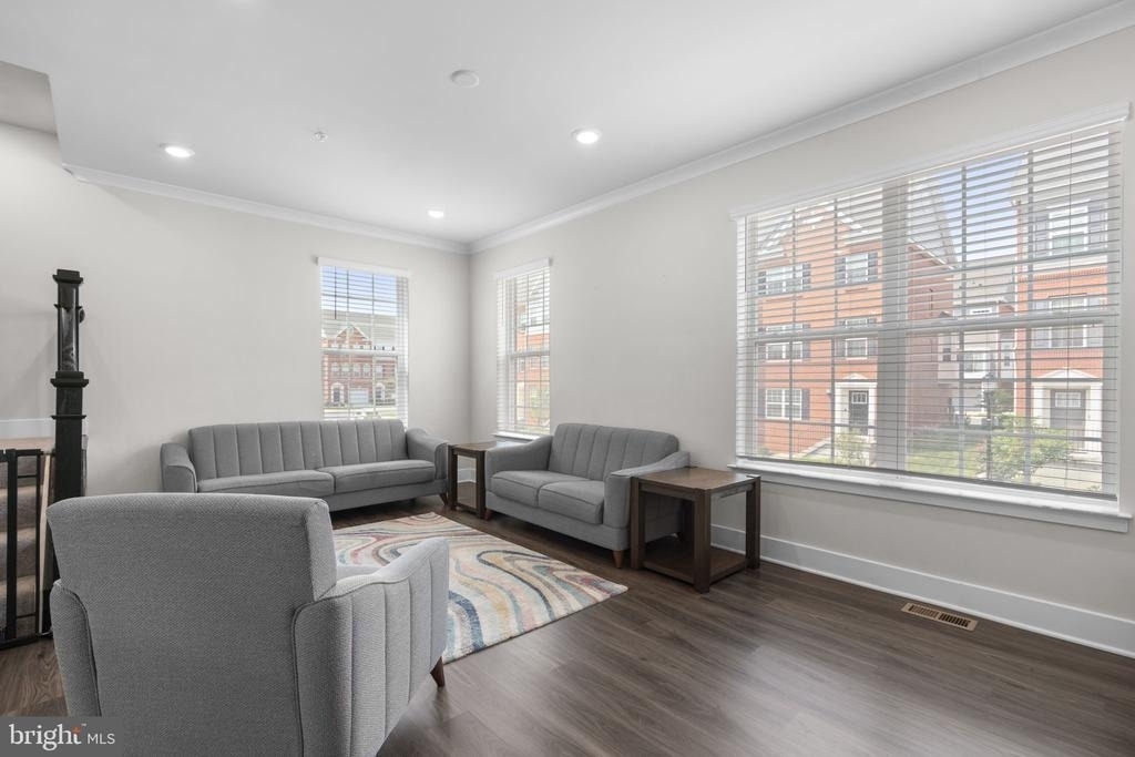 8017 Potter Place - Photo 17
