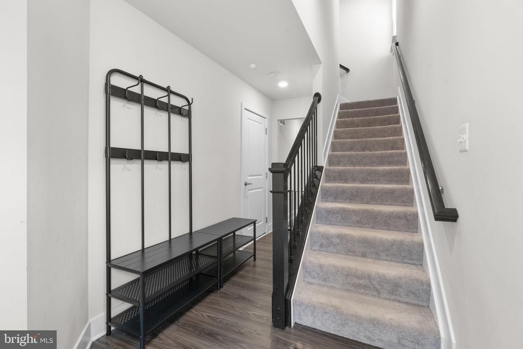 8017 Potter Place - Photo 32