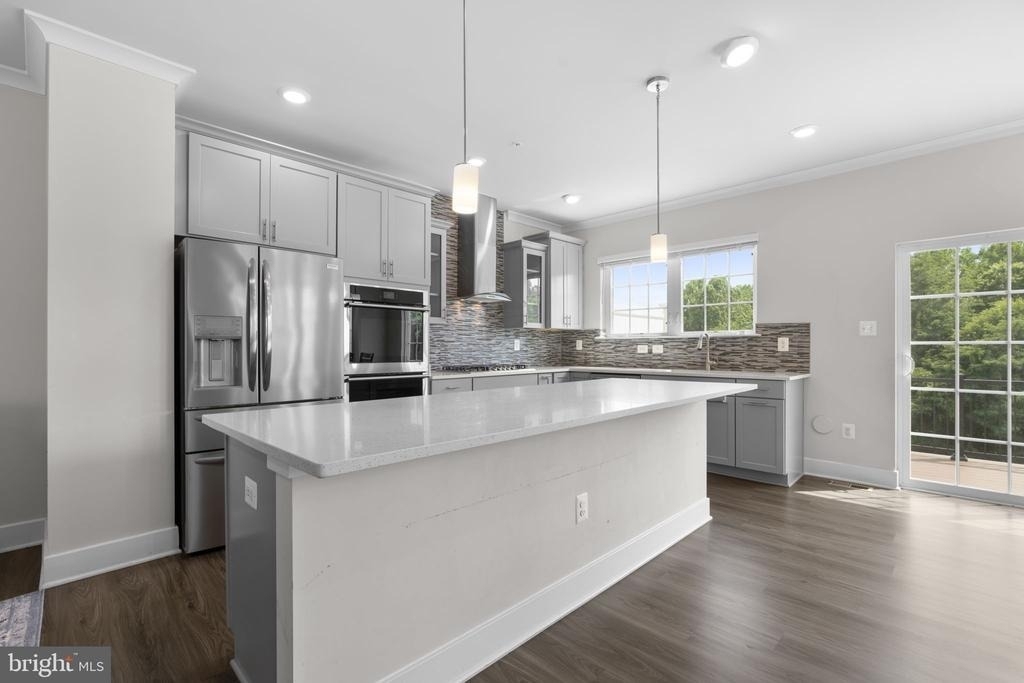 8017 Potter Place - Photo 2