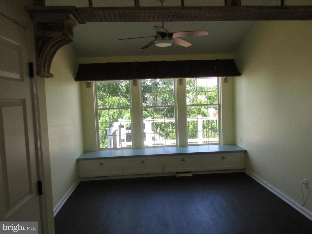 1024 Jeanett Way - Photo 2