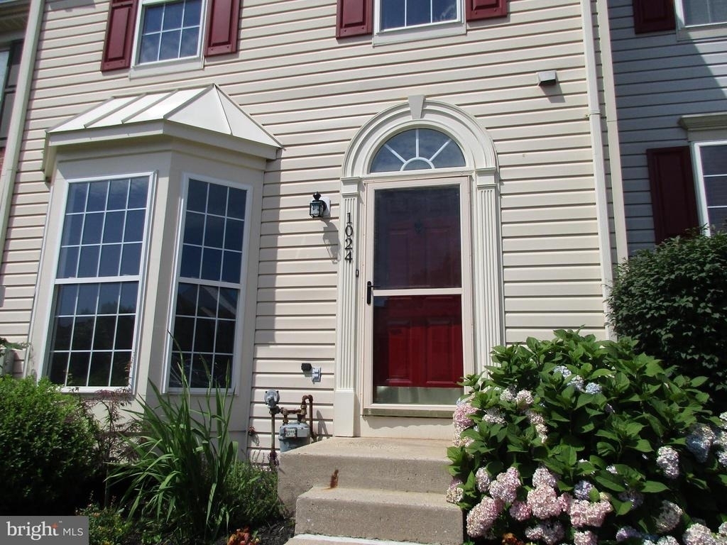 1024 Jeanett Way - Photo 0