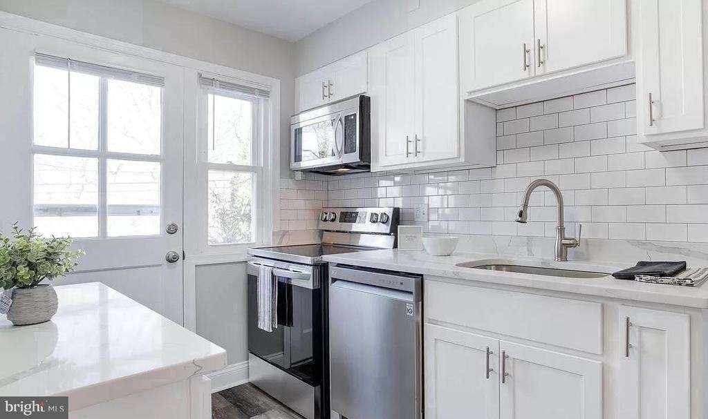 1046 Elm Road - Photo 7