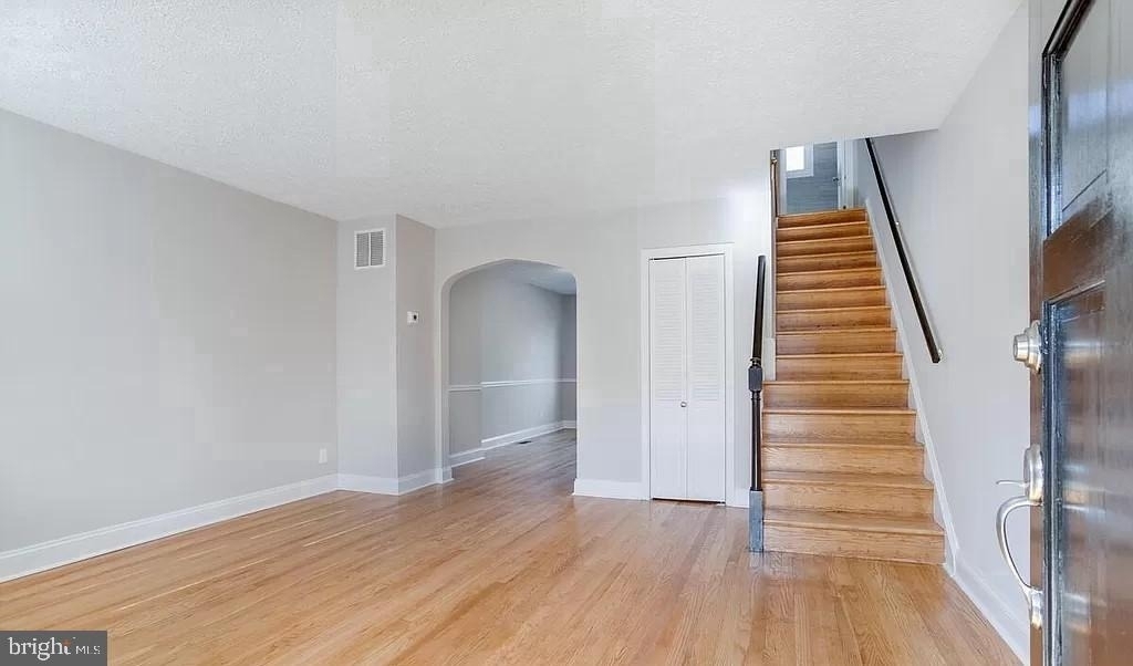 1046 Elm Road - Photo 4