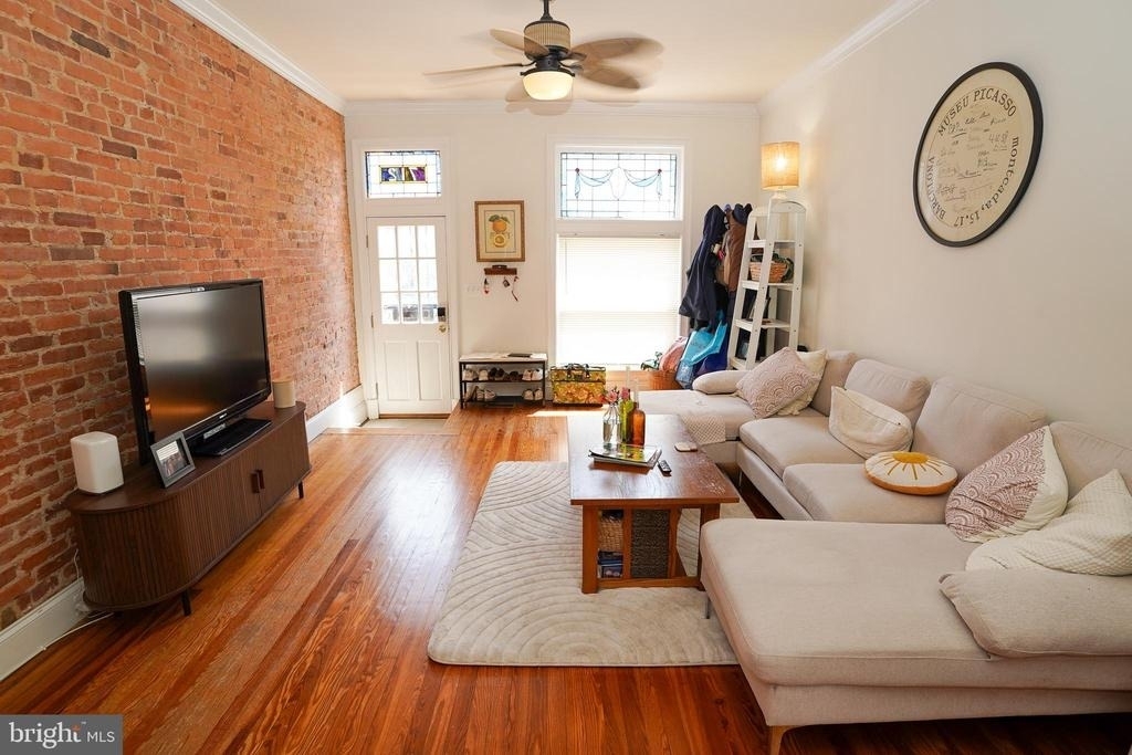712 S Linwood Avenue - Photo 1