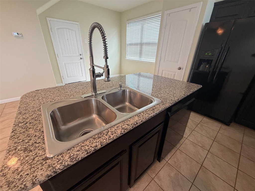 1001 Zodiac Ln - Photo 5