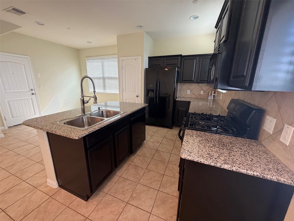 1001 Zodiac Ln - Photo 4