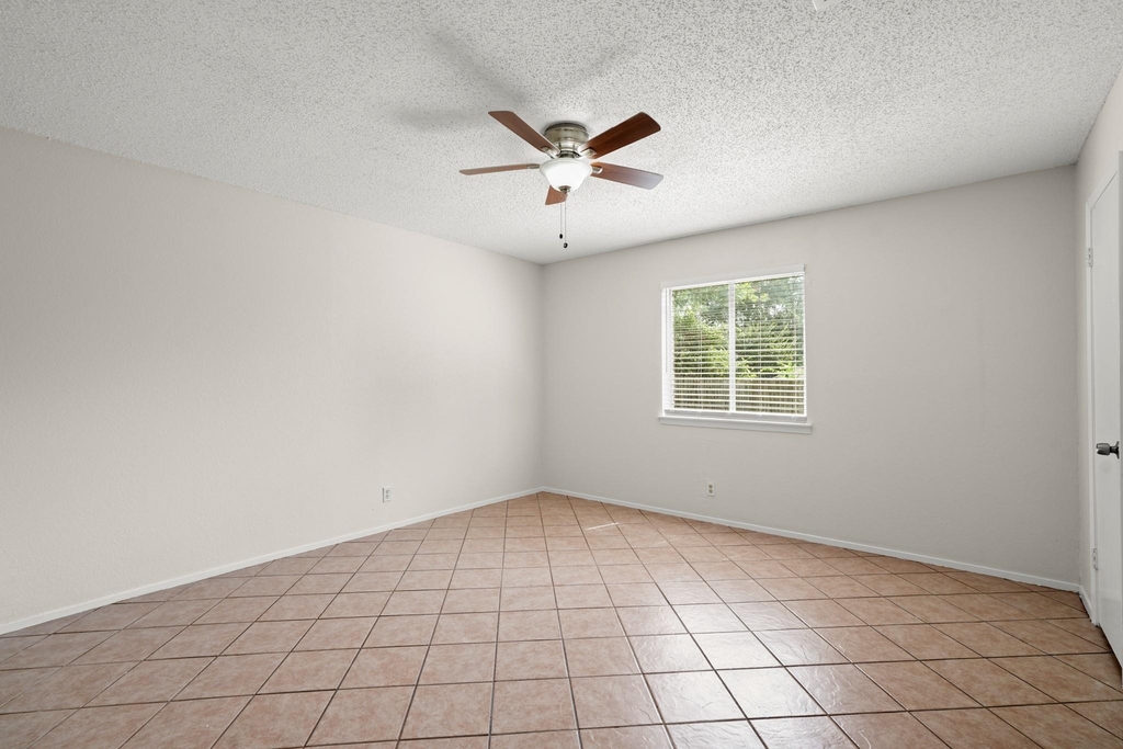 1404 Valleyridge Cir - Photo 11