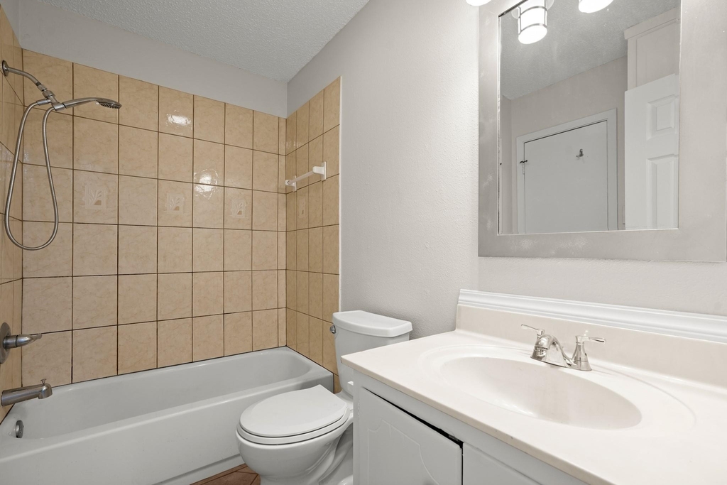 1404 Valleyridge Cir - Photo 13