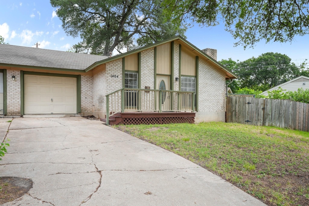 1404 Valleyridge Cir - Photo 4