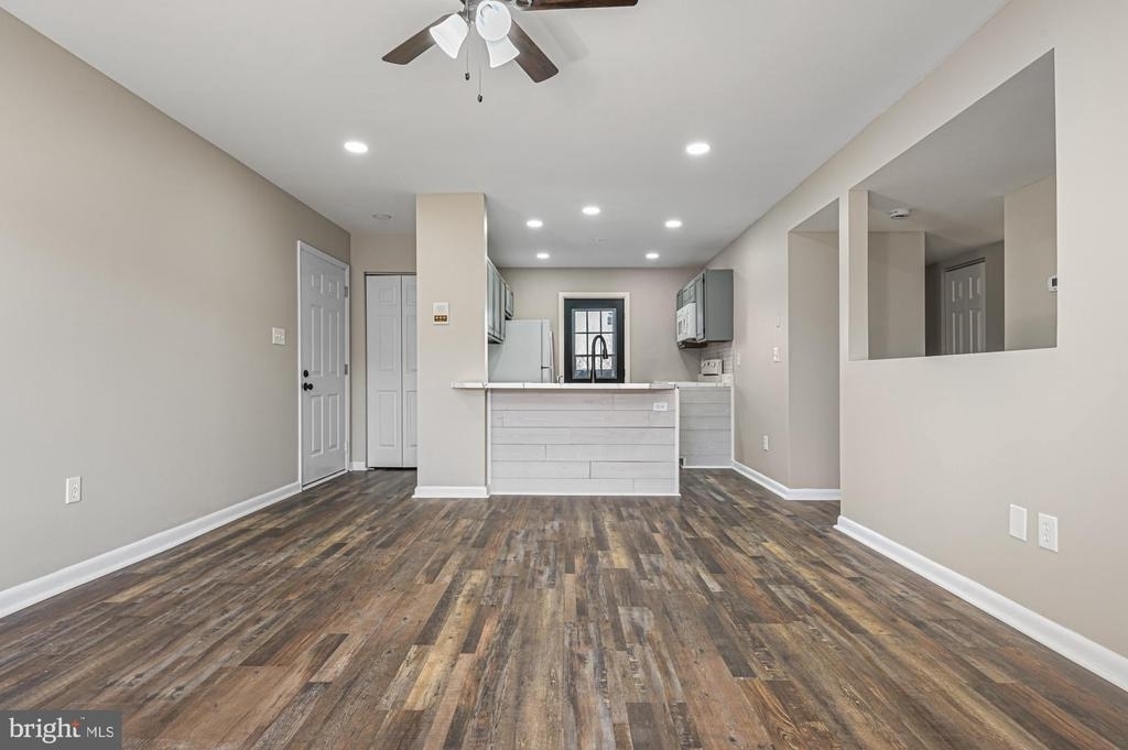 102 N Caroline Place - Photo 3